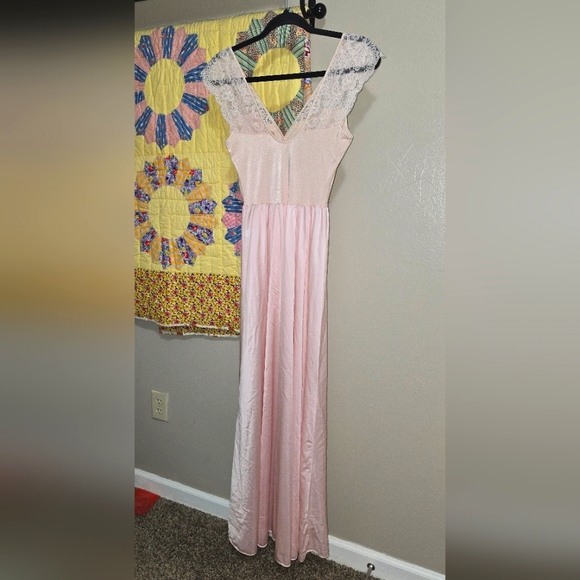 Vintage OLGA Pink 9293 Silky Nylon Nightgown Lace Bodice Small - Picture 3 of 5